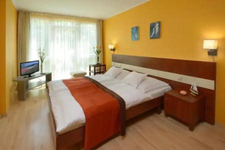 Holiday Beach Budapest Wellness with Sauna Park - 36