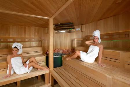 Holiday Beach Budapest Wellness with Sauna Park - 27