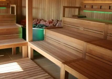 Holiday Beach Budapest Wellness with Sauna Park - 16