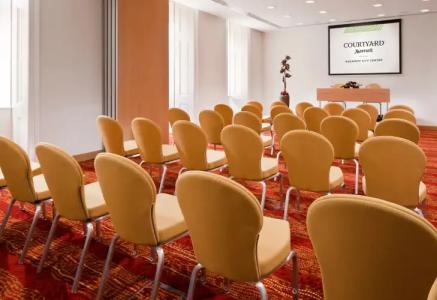 Courtyard by Marriott Budapest City Center - 8