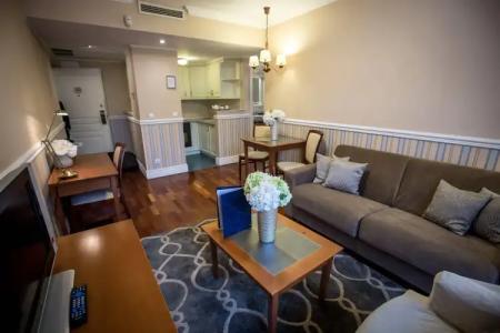 Queen's Court & Residence - 46