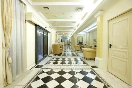 Queen's Court & Residence - 16