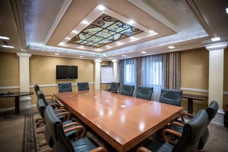 Queen's Court & Residence - 21