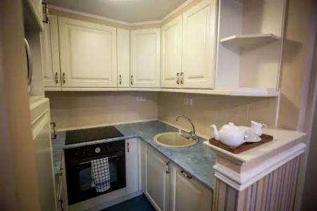 Queen's Court & Residence - 48