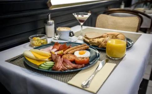 Queen's Court & Residence - 12