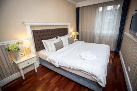 Queen's Court & Residence - 43