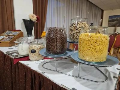 Canada Budapest - 10