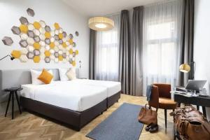 The Three Corners Hotel Art Superior