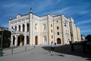 Stop Panzio, Debrecen