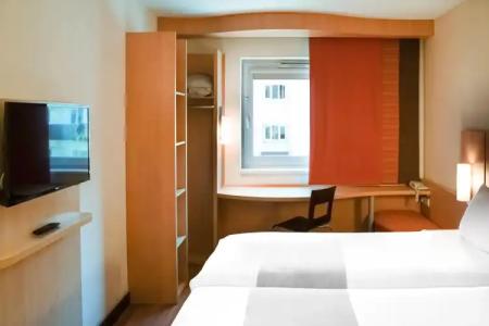 Ibis Gyor - 33