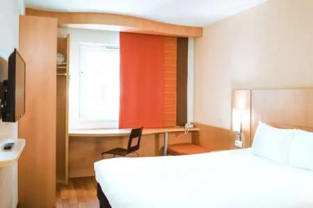 Ibis Gyor - 25