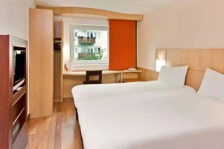 Ibis Gyor - 50