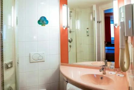 Ibis Gyor - 32