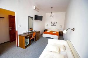 Renegade Hotel, Siofok