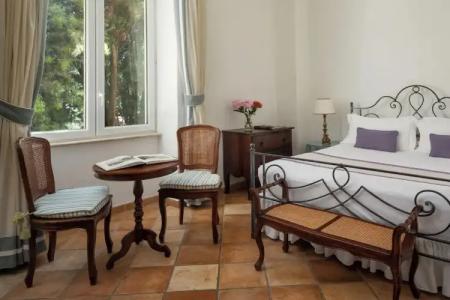 Caesar Augustus - 28