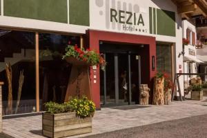 Hotel Rezia, La Villa