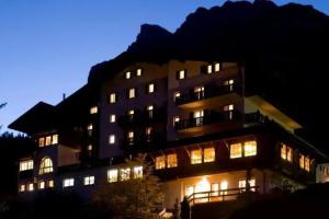 Hotel Dolomiti, La Villa
