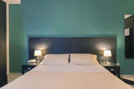 Executive Business - 100