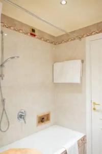 Royal Carlton - 104