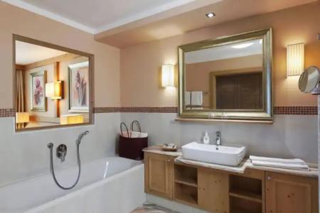 Majestic & Spa Resort - 7