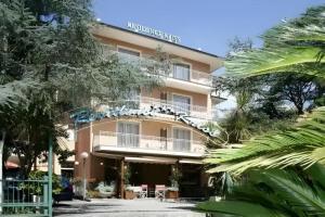 Residence Hotel Kriss, Deiva Marina