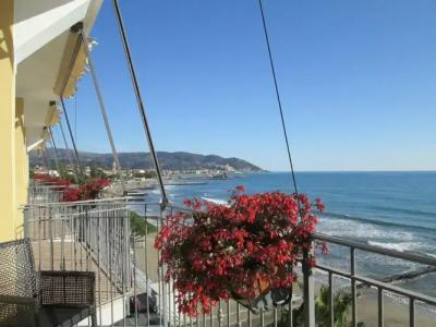 B&B Diano Marina Palace - 6