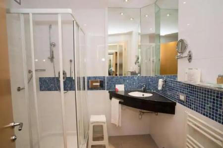 Best Western Palace Inn - 86