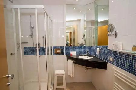 Best Western Palace Inn - 81