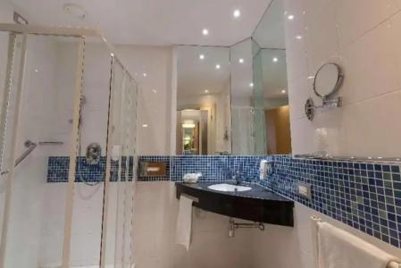Best Western Palace Inn - 75