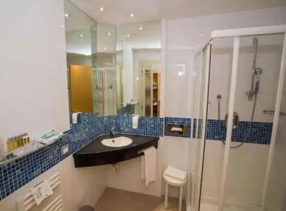Best Western Palace Inn - 83