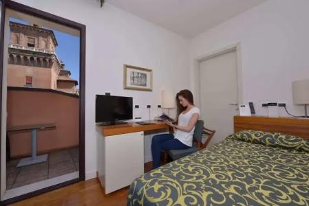 Mercure Ferrara - 86