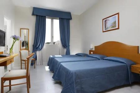 Isola Sacra Rome Airport - 8