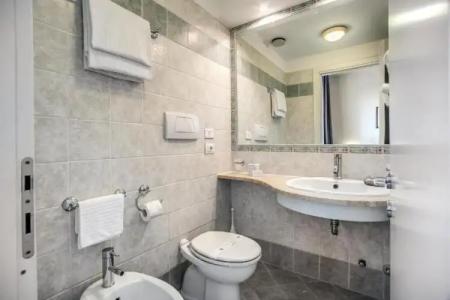 Isola Sacra Rome Airport - 41