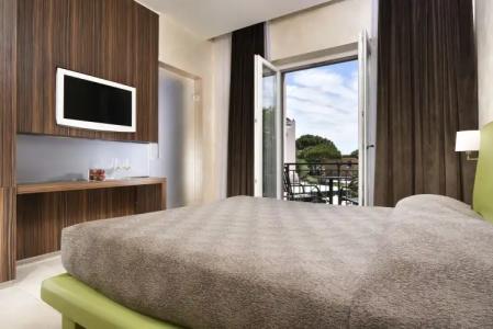 Isola Sacra Rome Airport - 14