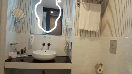 Best Western Premier CHC Airport - 10