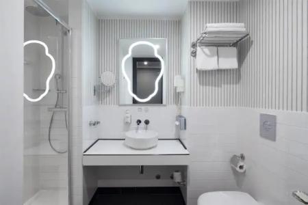 Best Western Premier CHC Airport - 42