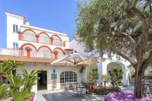 Hotel La Scogliera, Ischia Town