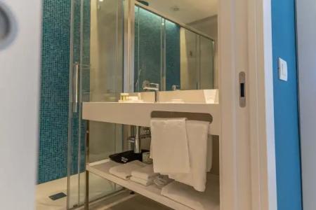 Orient & Pacific - 19