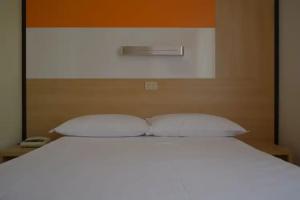 Hotel Rodia, Maglie