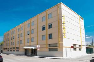 Hotel Rodia, Maglie