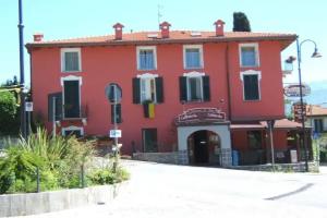Azzano Holidays B&B, Mezzegra