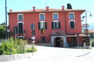 Azzano Holidays B&B, Mezzegra