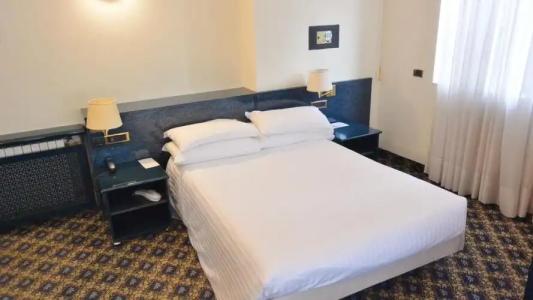 iHs Milano Ambasciatori - 102