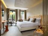 Naked room