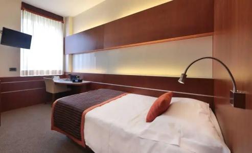 Best Western Madison - 12