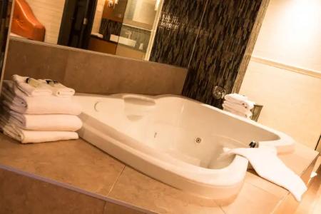 Le Chablis Cadillac - 9