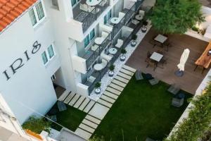 Iris Skiathos, Skiathos Town