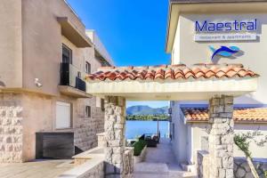 Villa Aruba, Tivat