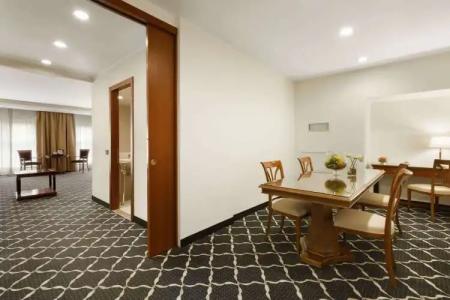 Ramada by Wyndham Naples - 3