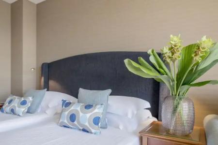 Royal Continental - 10